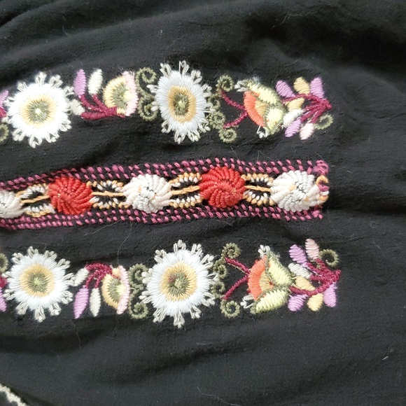 JOIE size large embroidered peasant style top with elasticized waist. - Picture 6 of 7